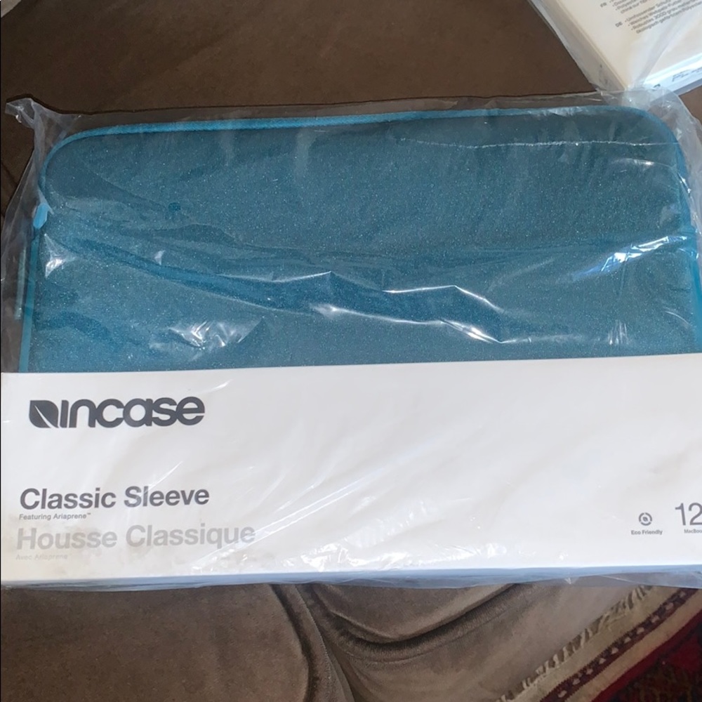 BRAND NEW LAPTOP CASE INCASE